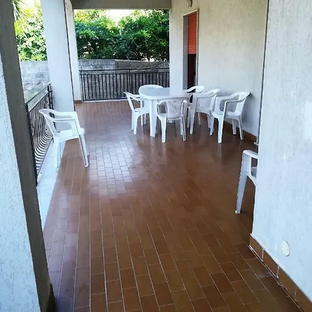 דירה Donnabella House אגרופולי